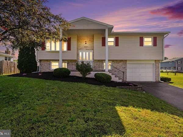 1911 MARY LANE, CARLISLE, PA 17013