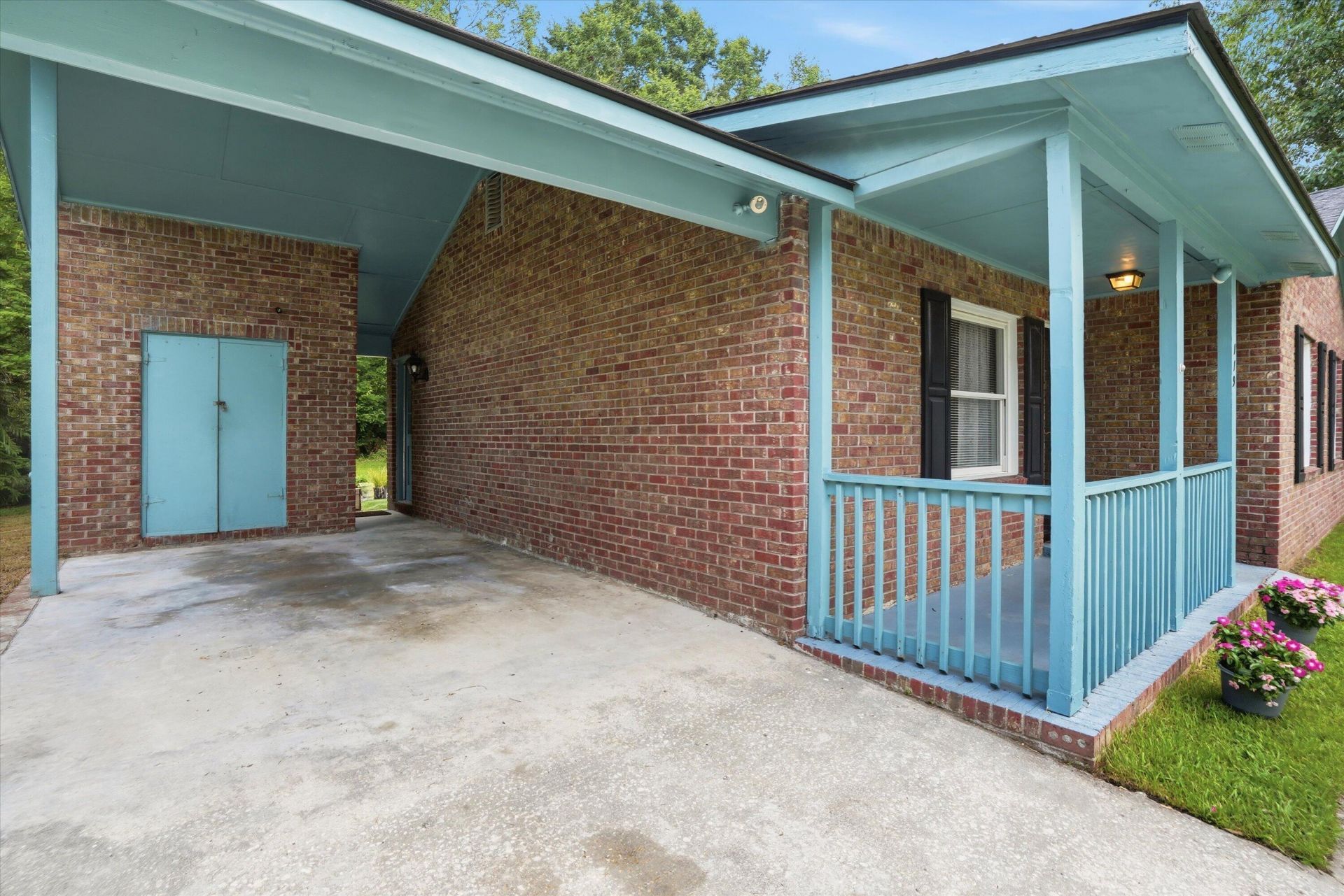 119 Clover Avenue Photo 4