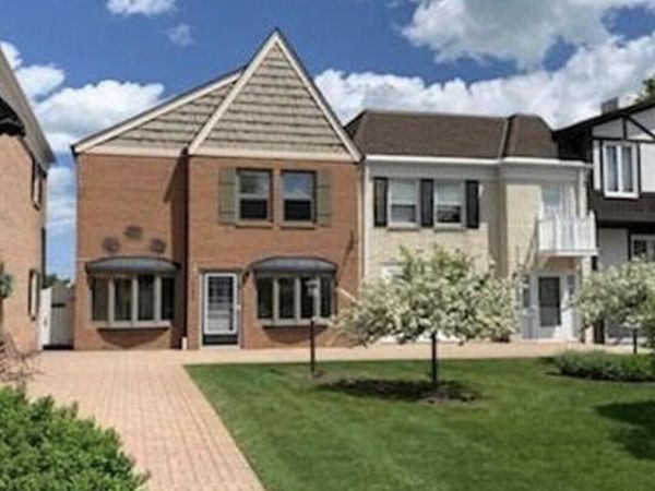 2206 Stonecroft DRIVE, Grafton, WI 53024