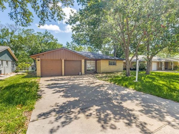 406 Vance Street, League, TX 77573