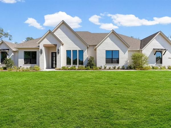 1130 E Landings N, Granbury, TX 76049