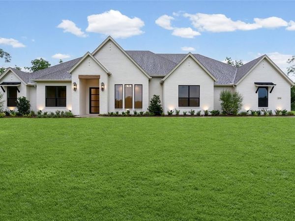 1130 E Landings N, Granbury, TX 76049