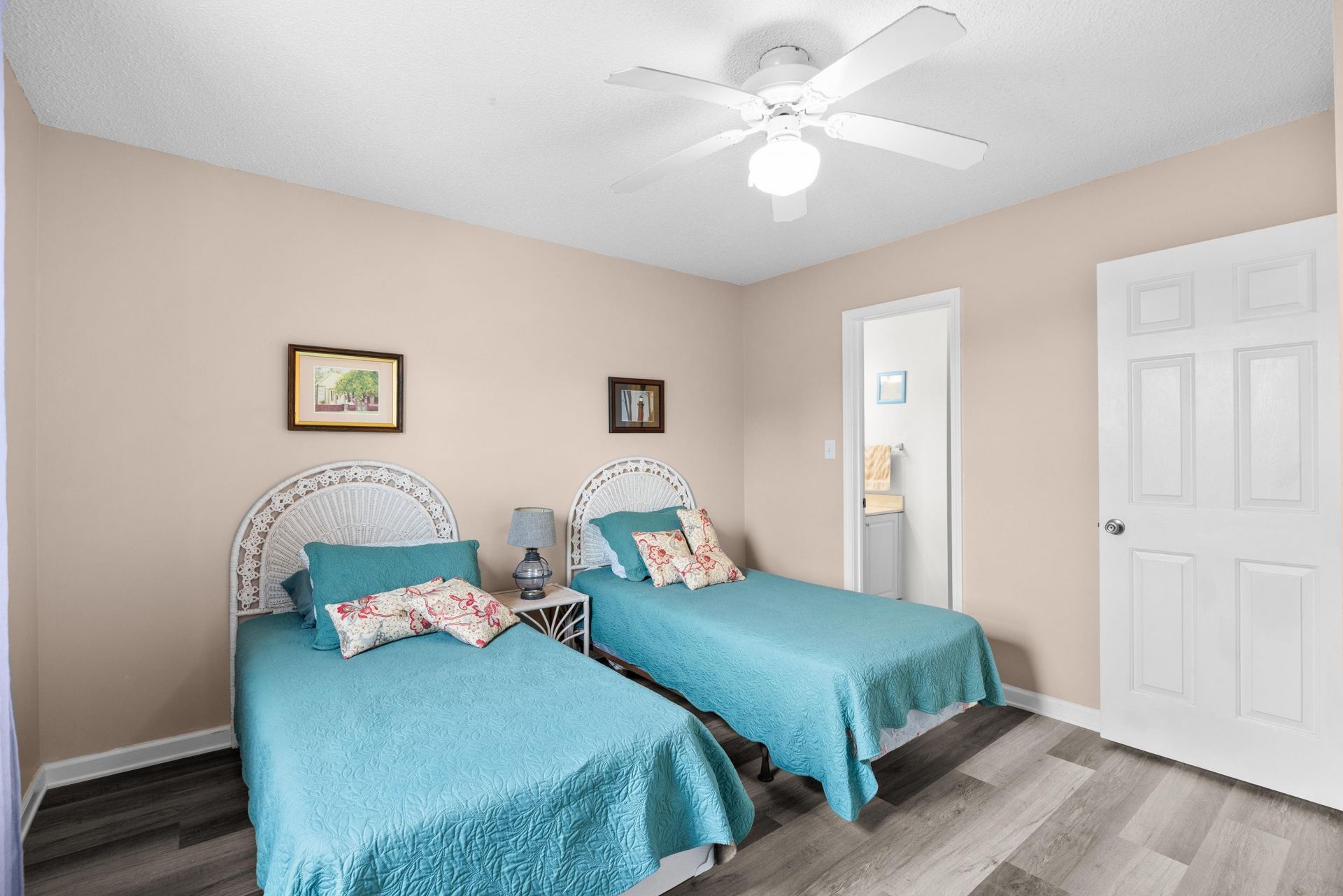 1027b Lakeside Dr.  Photo 18