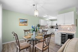 1027b Lakeside Dr.  photo 4