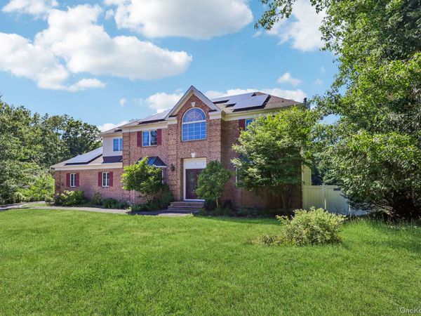 4 Penn Court, East Setauket, NY 11733