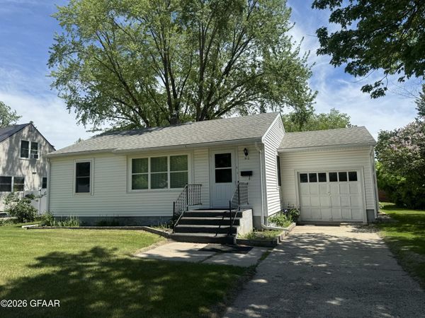 912 ARNOLD Avenue N, Thief River Falls, MN 56701