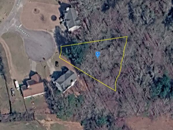 135 Bombay Ln, Grantville, GA 30220