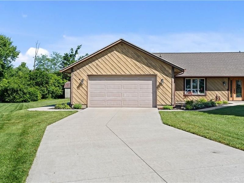7990 Little Turtle Court, Butler Township, OH 45414 Photo 5