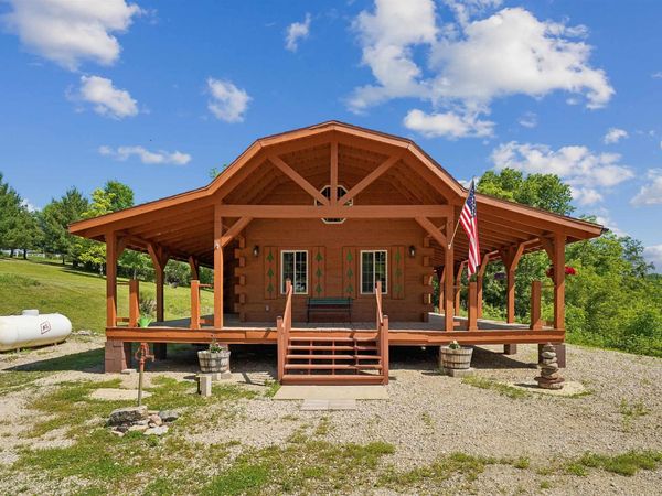 1864 Trophy Run Ln , Harpers Ferry, IA 52146