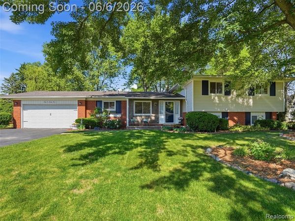 6623 Pine Eagle Lane, West Bloomfield Twp, MI 48322