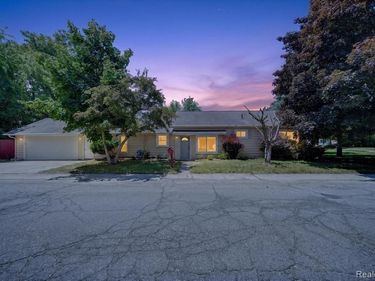 401 W Liberty Street , South Lyon, MI 48178