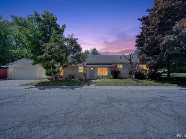 401 W Liberty Street , South Lyon, MI 48178