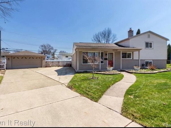 33112 Lynx Street, Westland, MI 48185