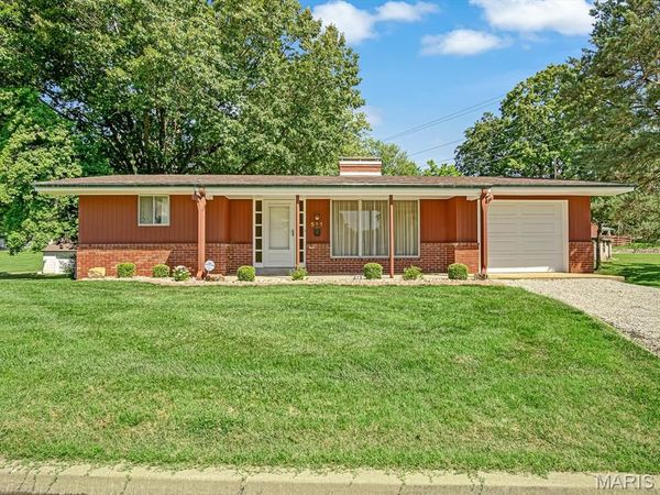 511 S 10th Street , Belleville, IL 62220
