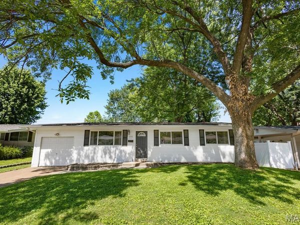 2430 W Adams Street, St Charles, MO 63301