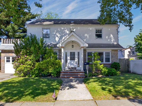 125 Hanson Place , Malverne, NY 11565