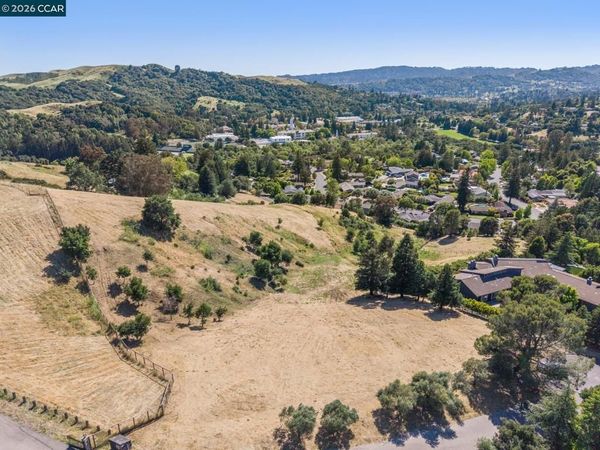 1966 Joseph Dr , Moraga, CA 94556