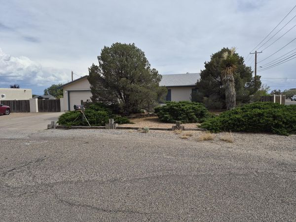 3002 Gay Circle SE, Rio Rancho, NM 87124