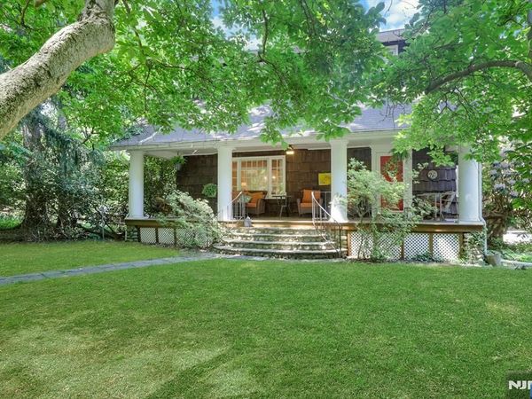 22 Crest Road, HILLSDALE, NJ 07642