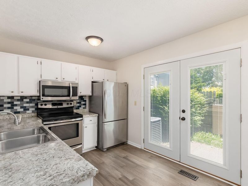 916 Worthington Woods Boulevard, Unit 12, Columbus, OH 43085 Photo 10