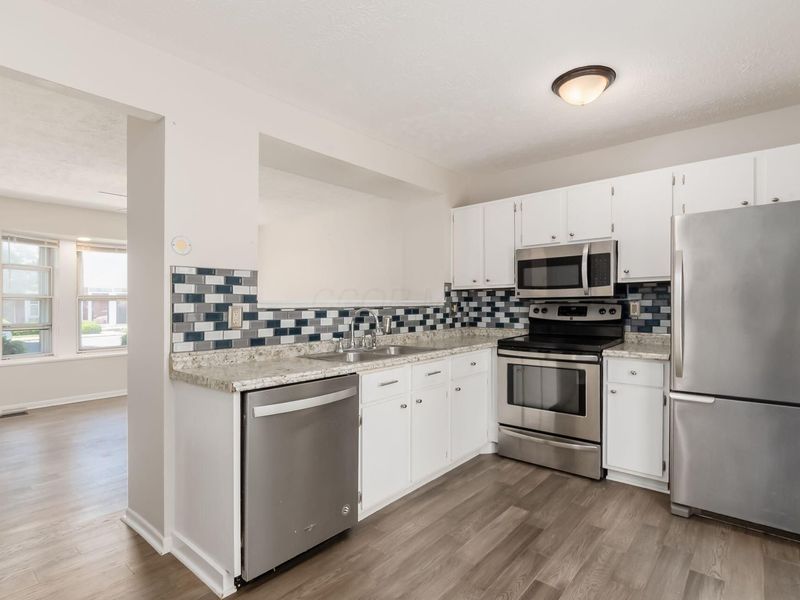 916 Worthington Woods Boulevard, Unit 12, Columbus, OH 43085 Photo 11