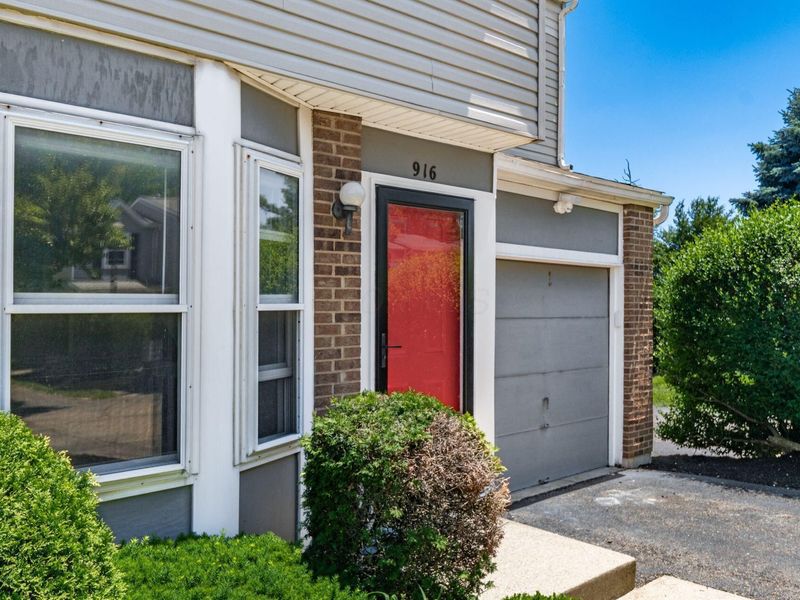 916 Worthington Woods Boulevard, Unit 12, Columbus, OH 43085 Photo 4
