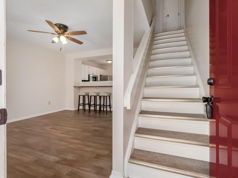 916 Worthington Woods Boulevard, Unit 12, Columbus, OH 43085 Photo 5