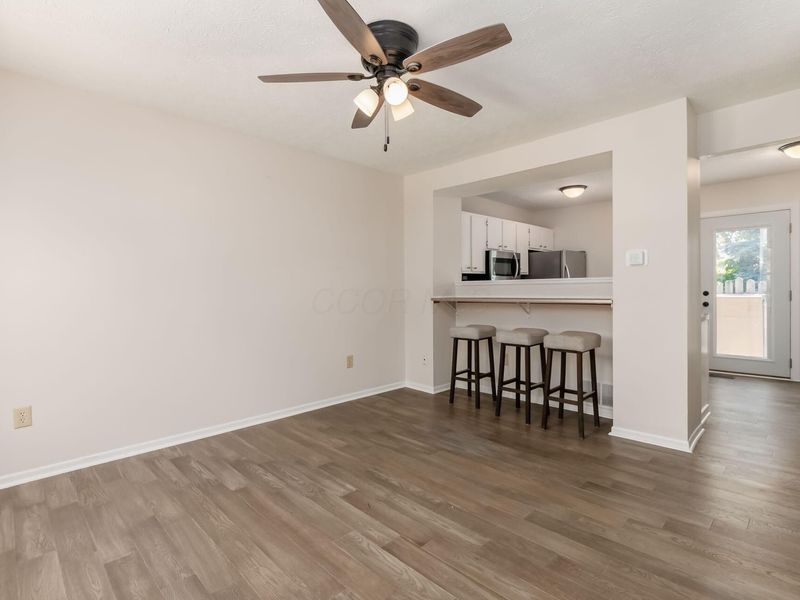 916 Worthington Woods Boulevard, Unit 12, Columbus, OH 43085 Photo 6