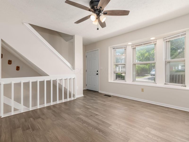 916 Worthington Woods Boulevard, Unit 12, Columbus, OH 43085 Photo 7