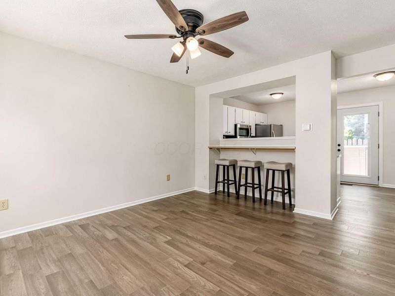 916 Worthington Woods Boulevard, Unit 12, Columbus, OH 43085 Photo 9