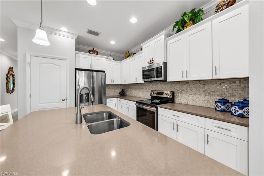 6981 Avalon Cir , Unit 1208, Naples, FL 34112 Photo