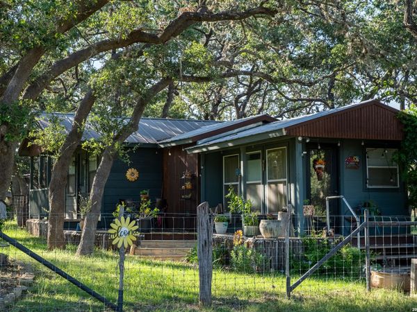 228 POST OAK LN, Utopia, TX 78884