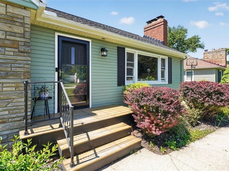13795 Shawnee Trail, Middleburg Heights, OH 44130 Photo 4