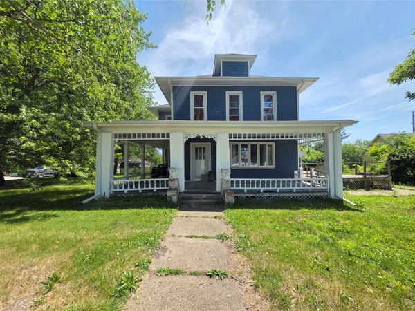 438 N 5th Street, Chariton, IA 50049