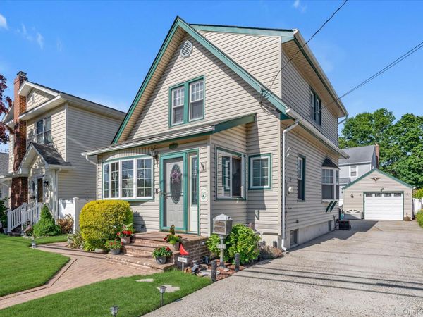 244 Rolling Street , Malverne, NY 11565