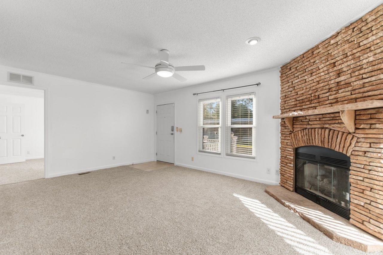 1040 Palm Dr.  Photo 10