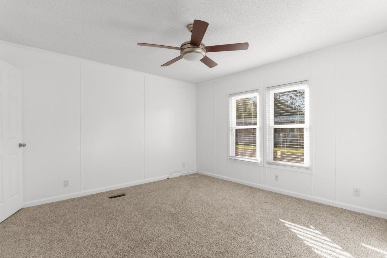 1040 Palm Dr.  Photo 11