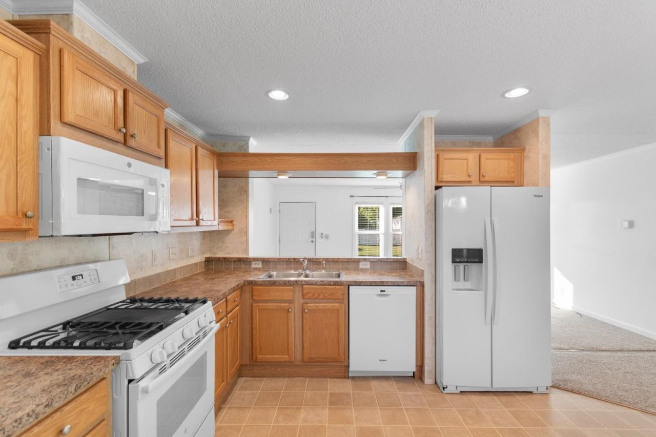 1040 Palm Dr.  Photo 4