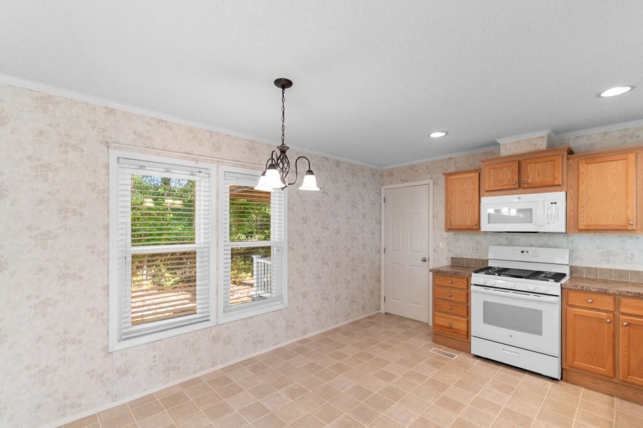 1040 Palm Dr.  Photo 6