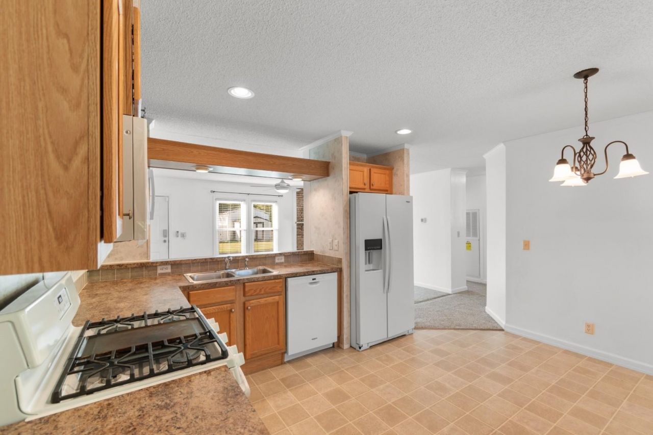 1040 Palm Dr.  Photo 6