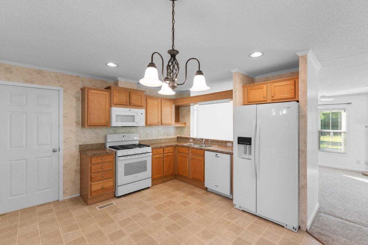 1040 Palm Dr.  Photo 7