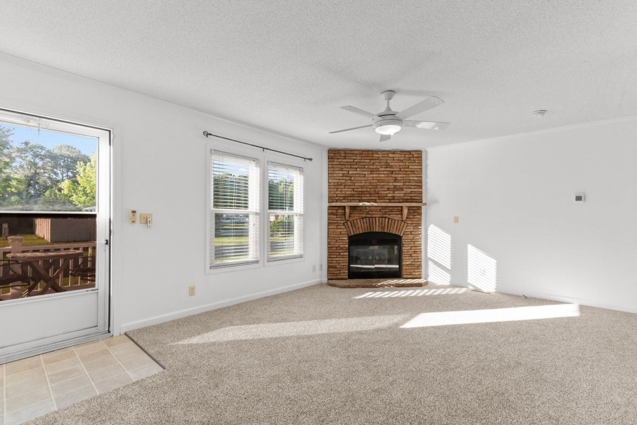 1040 Palm Dr.  Photo 9