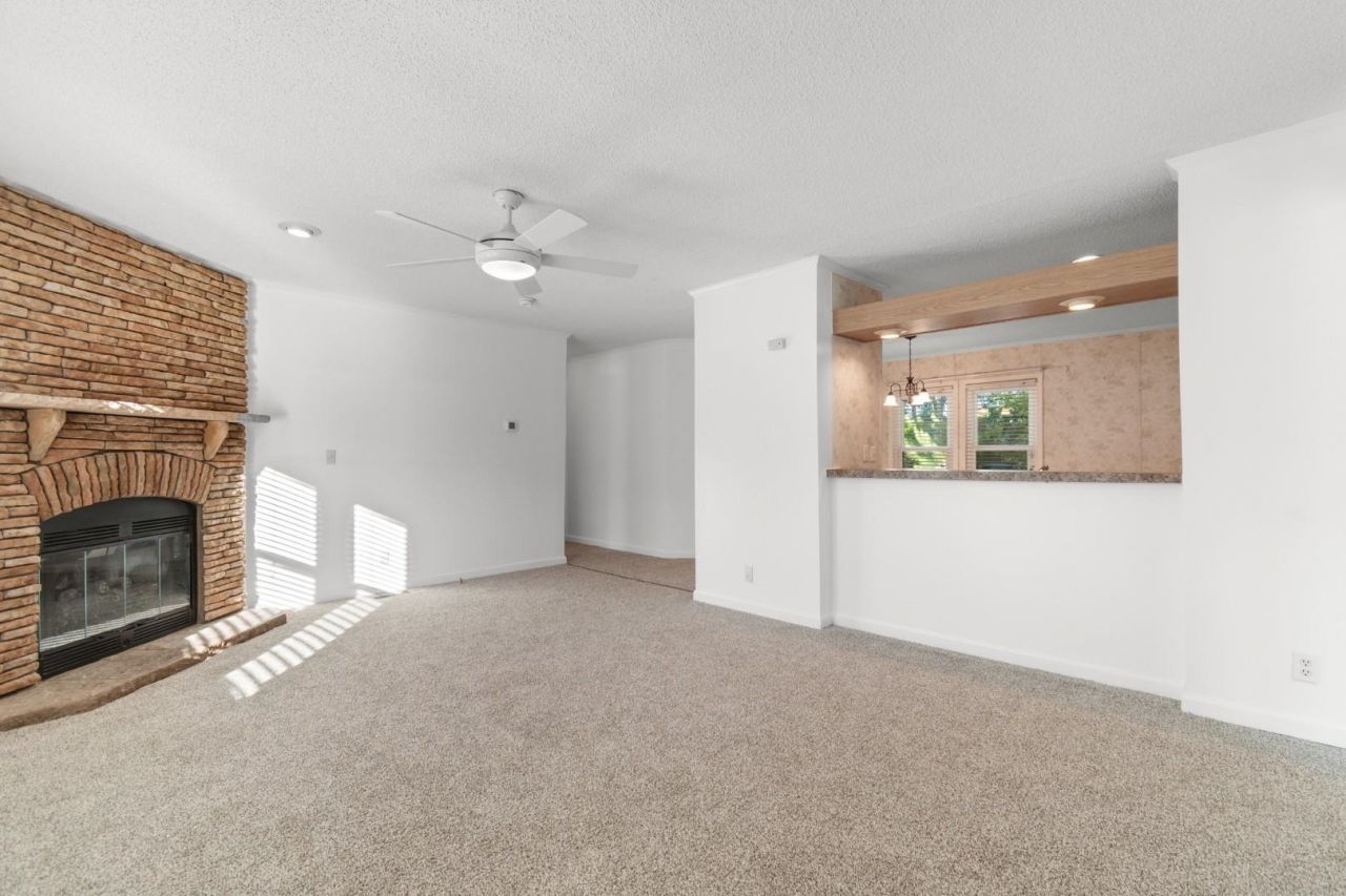 1040 Palm Dr.  Photo 9