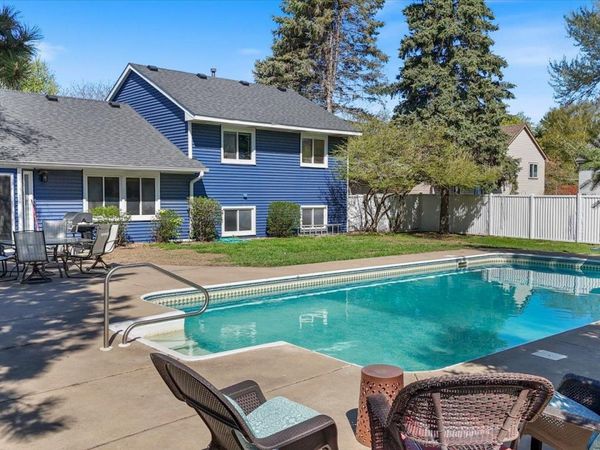 512 Hyde Avenue N, Mahtomedi, MN 55115