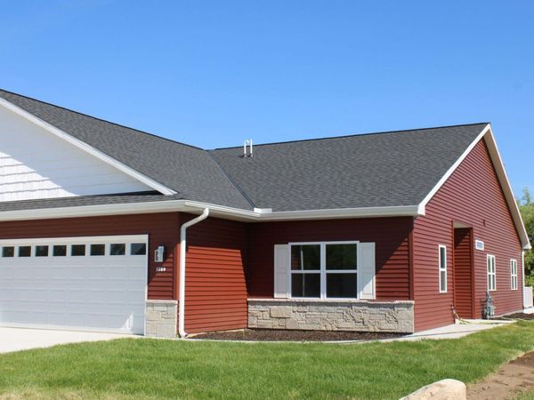 1320 Kettle Dr, Kewaskum, WI 53040