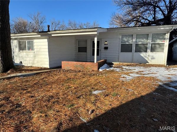 6821 Saint Olaf Drive , St Louis, MO 63134