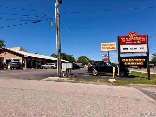 2720 Grovelin Street, Godfrey, IL 62035