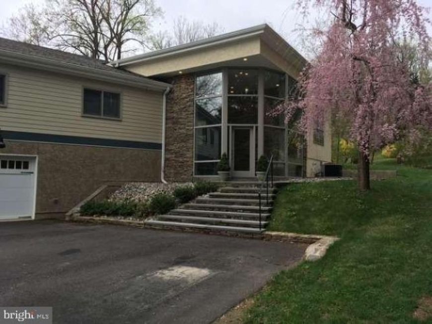 215 Oakwood Lane, Phoenixville, PA 19460 Main Photo