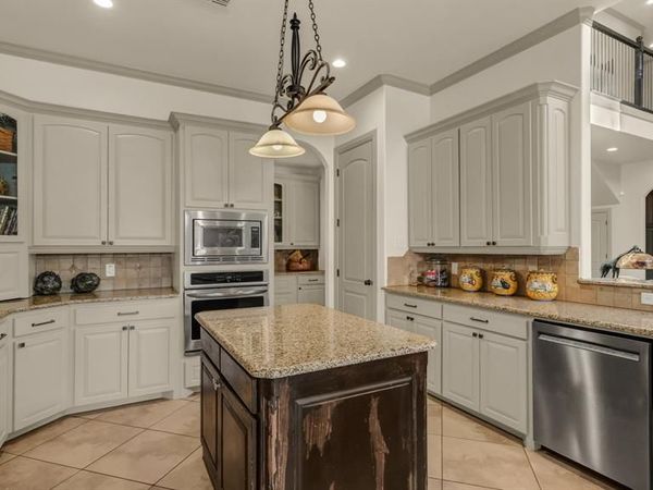 917 Crown Valley Drive, Weatherford, TX 76087
