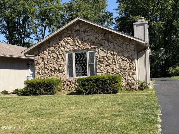 6802 Woodmeadow Drive , Toledo, OH 43617